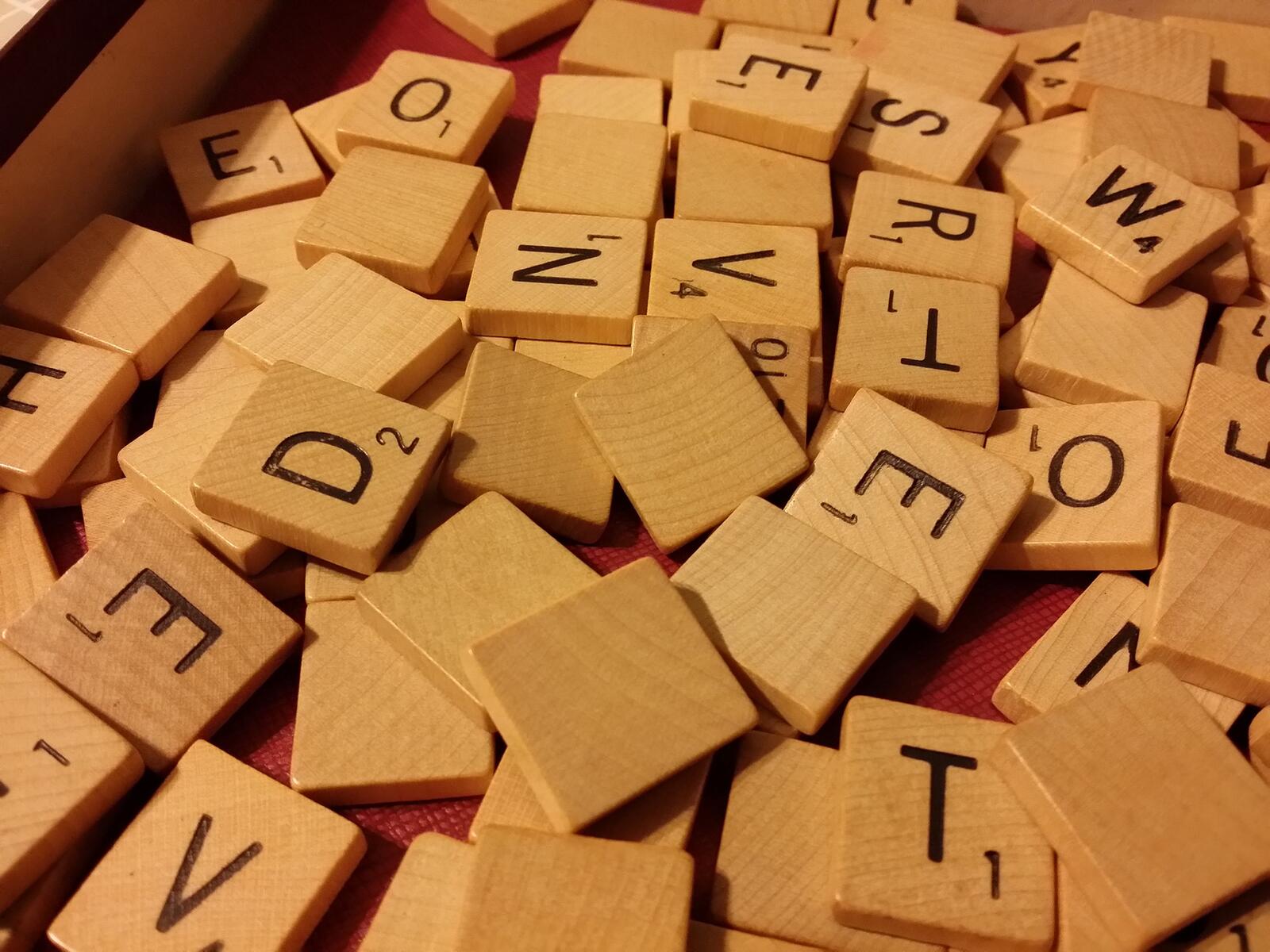 Free photo Mendeleev`s Table on wooden chips
