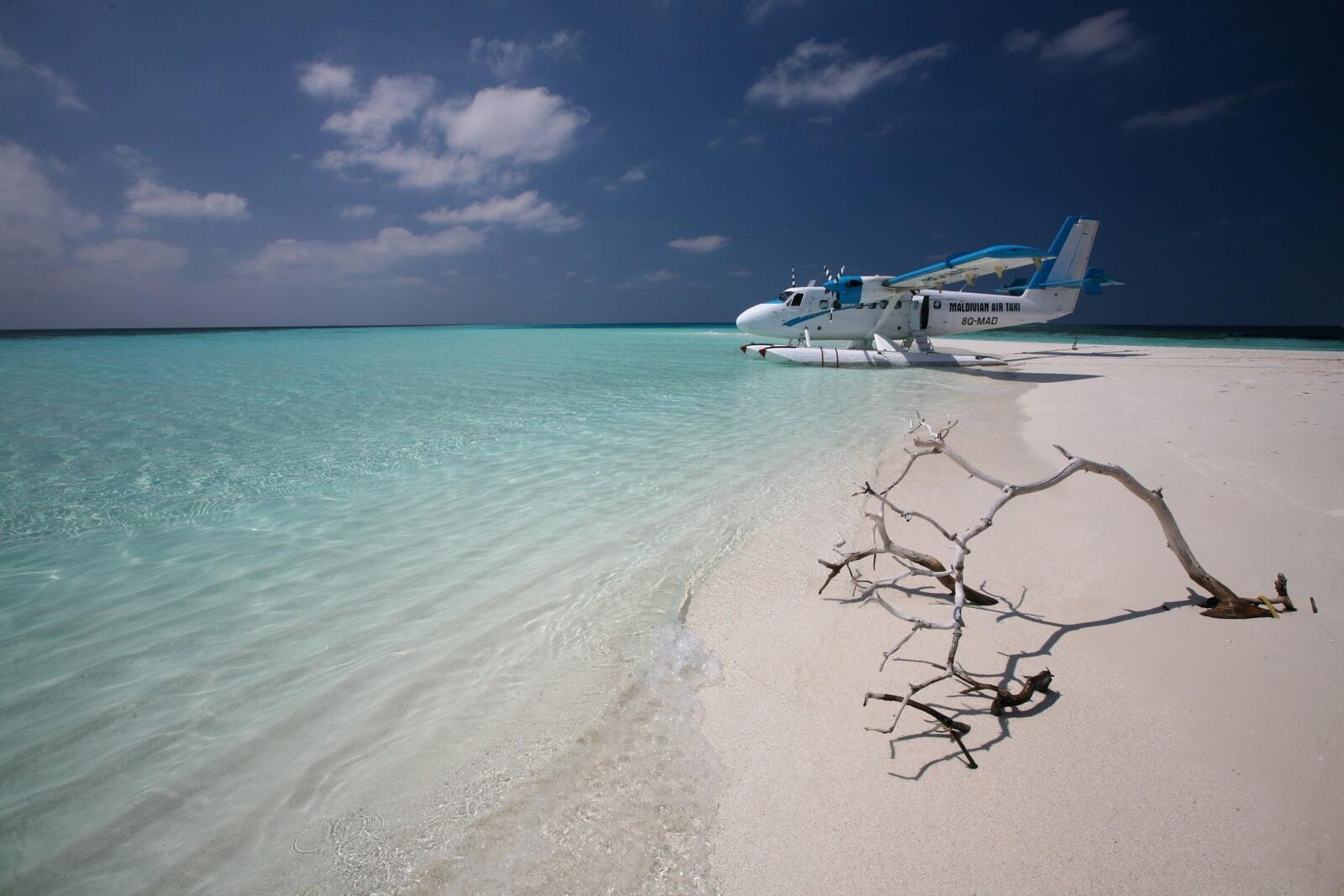 Free photo A picture of a seaplane in the Maldives.