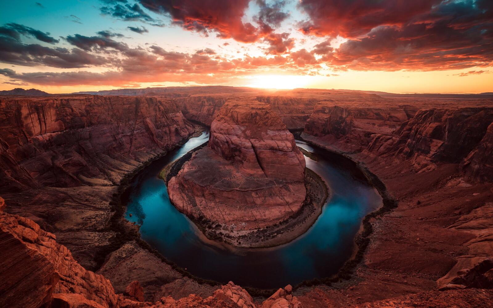 Free photo The river in the Grand Canyon at sunset