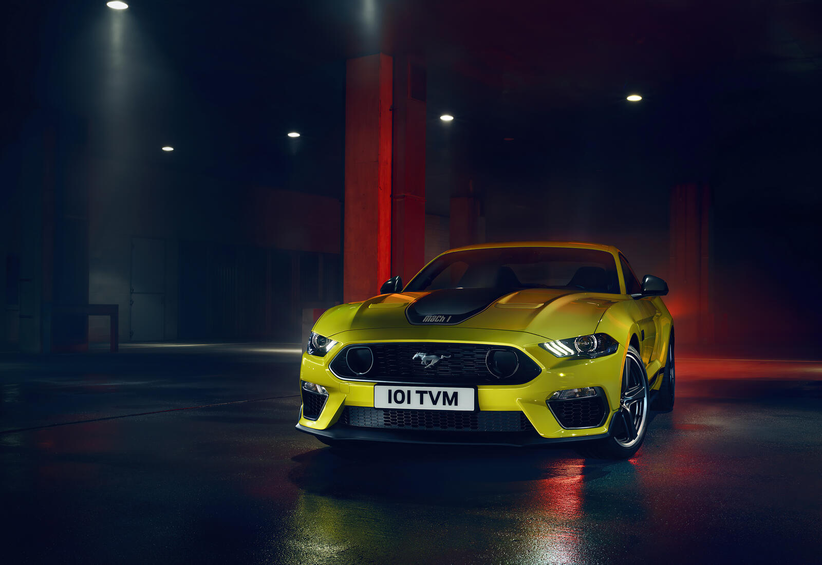 Free photo A yellow Ford Mustang