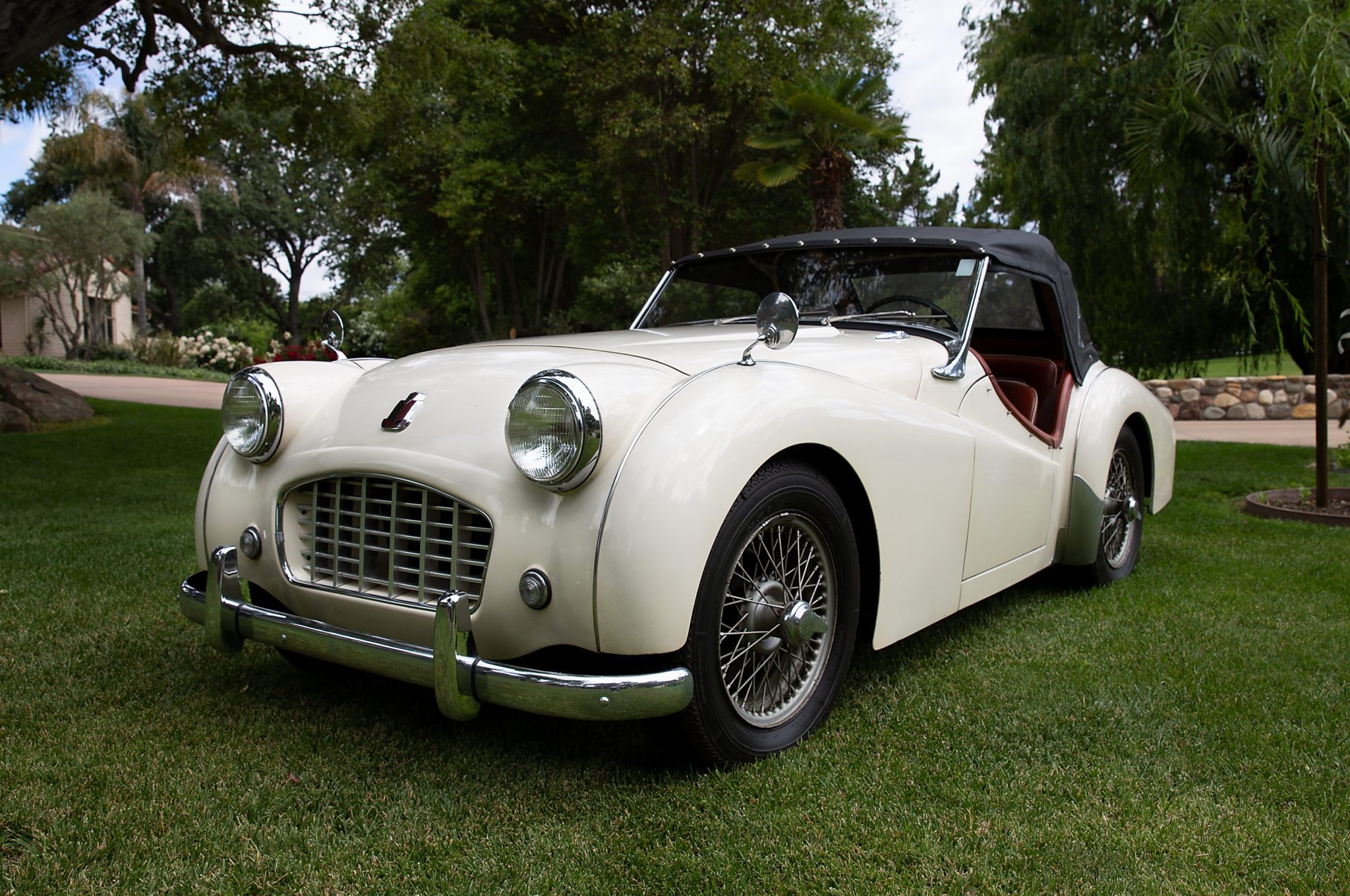 White triumph tr3 with soft roof