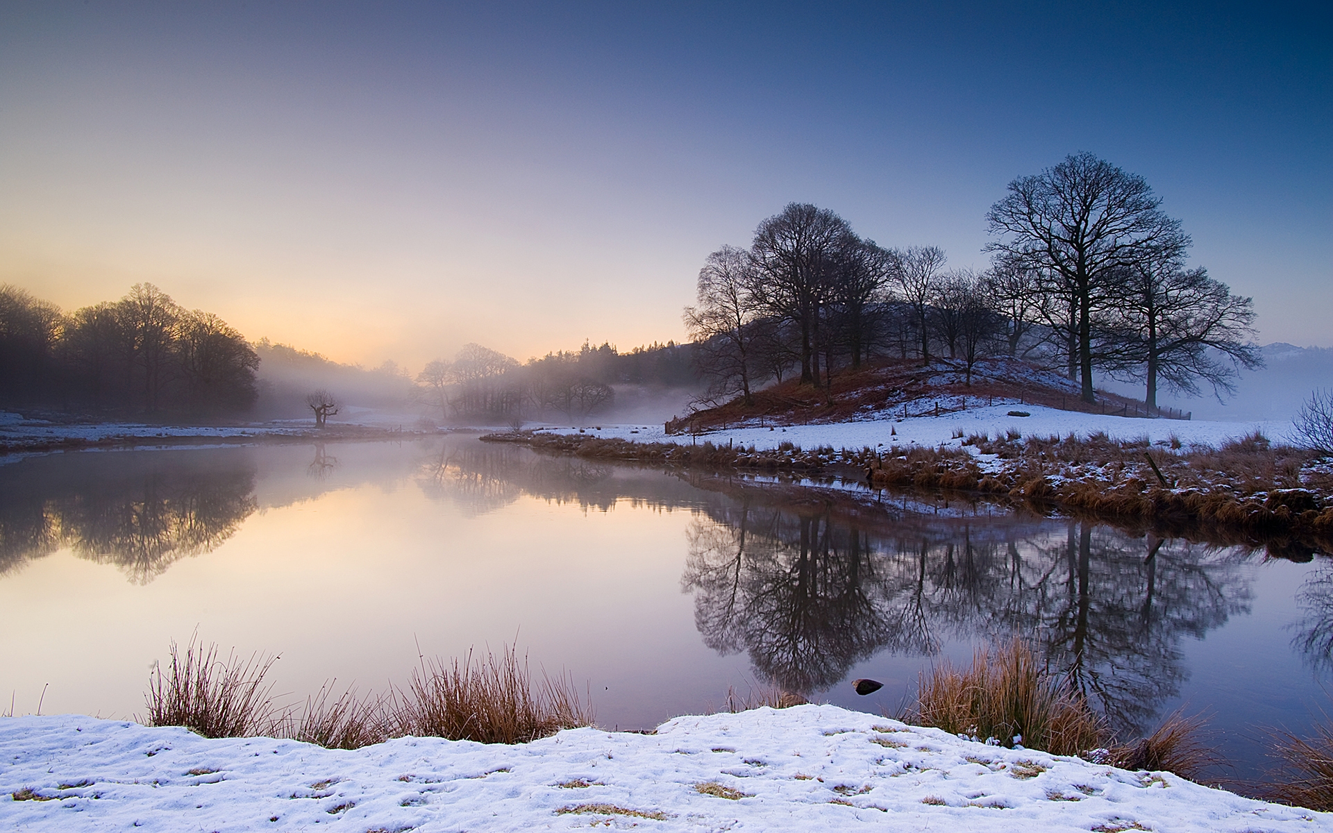免费照片河上的冬日清晨