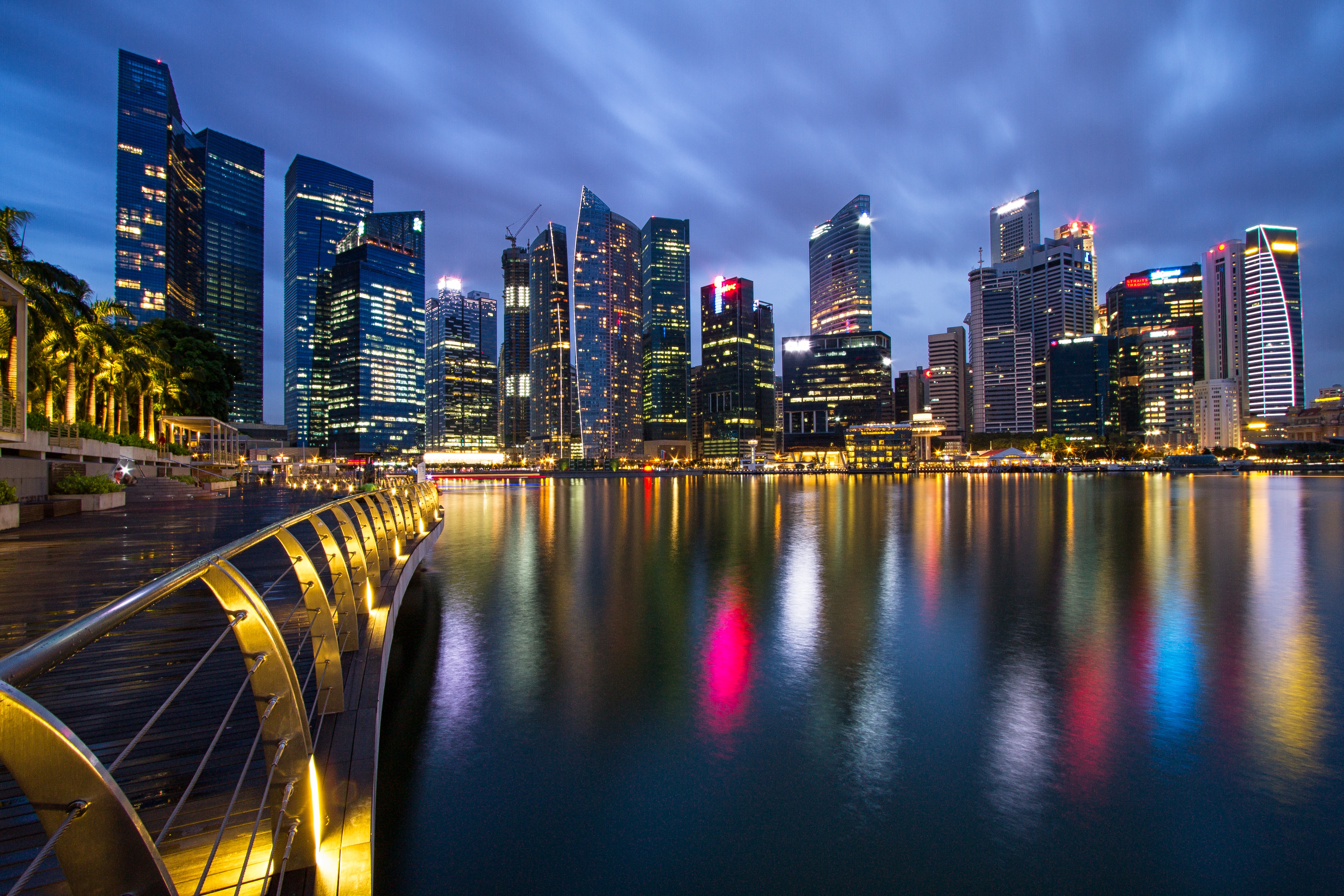 免费照片夜幕下的新加坡海滨