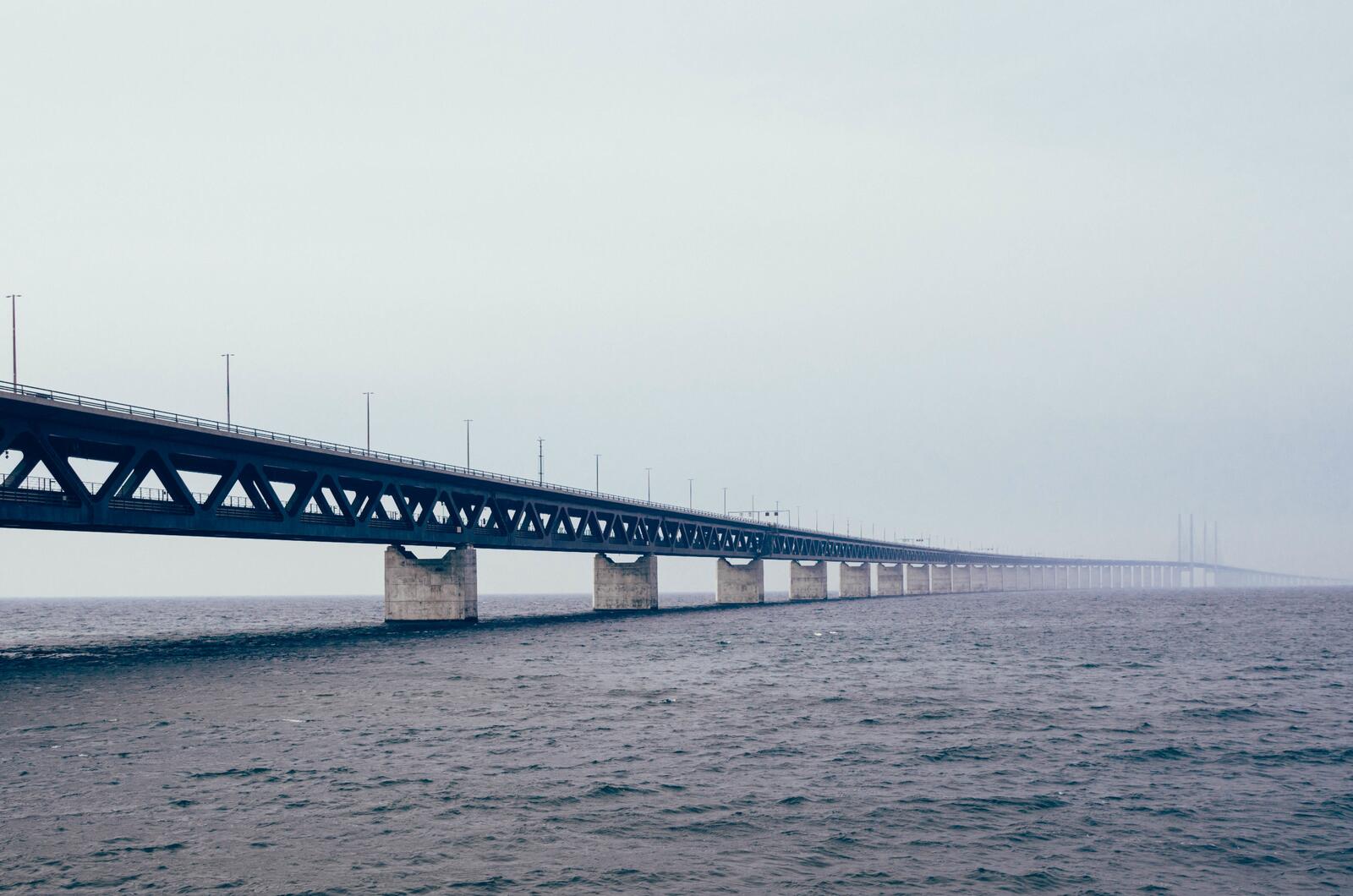 Free photo A long bridge over the sea in cloudy weather