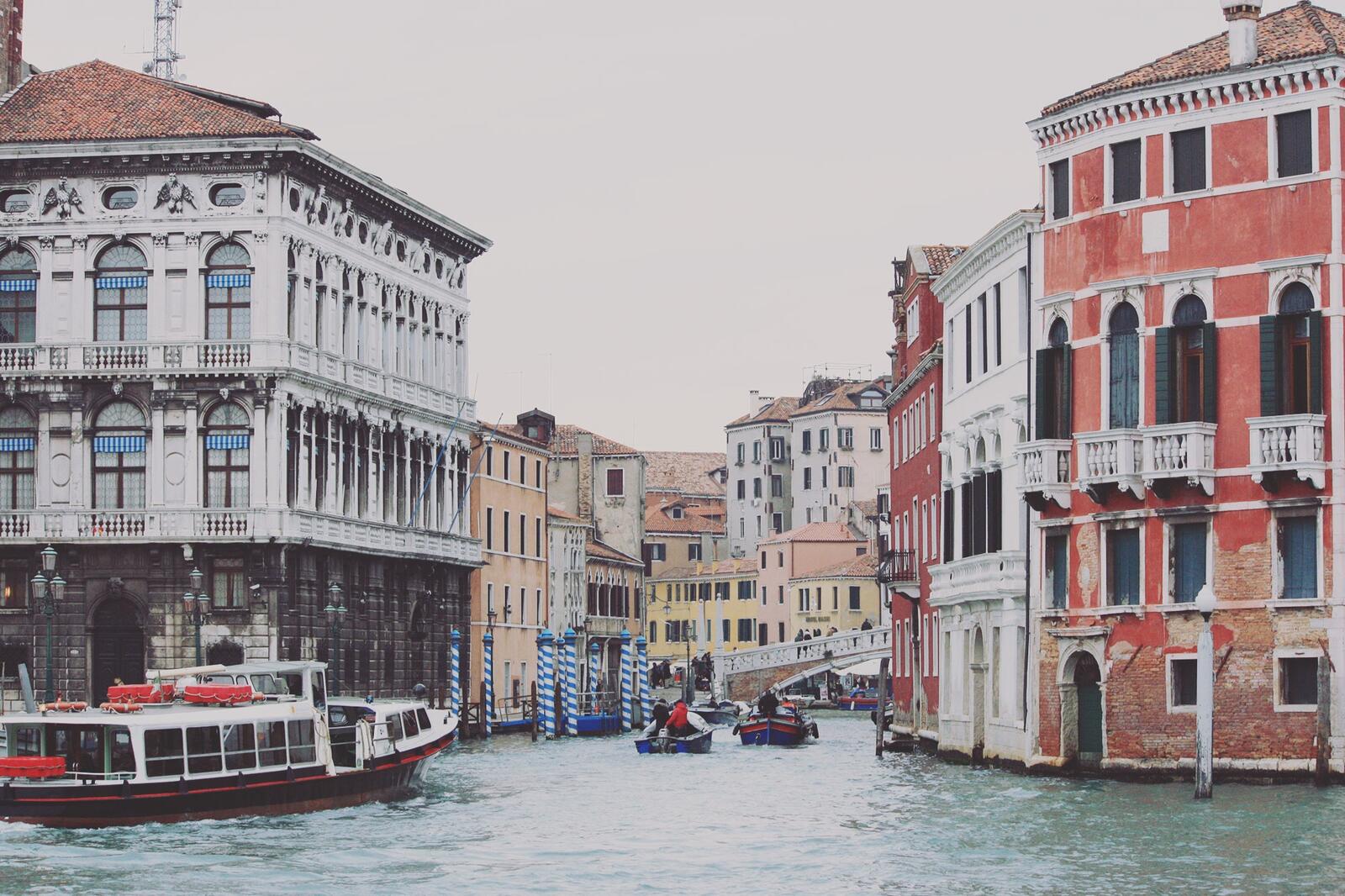 免费照片威尼斯被洪水淹没的街道