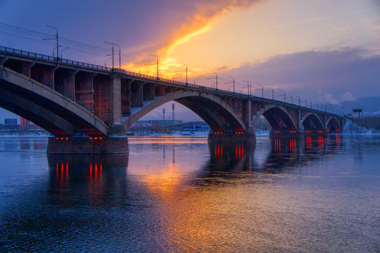Free photo Dawn over the Yenisei River in Krasnoyarsk