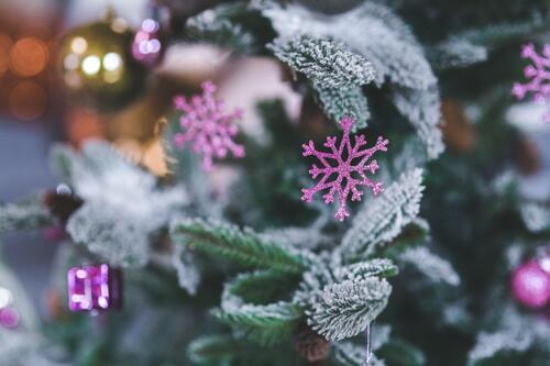 Snowflakes on the Christmas tree.