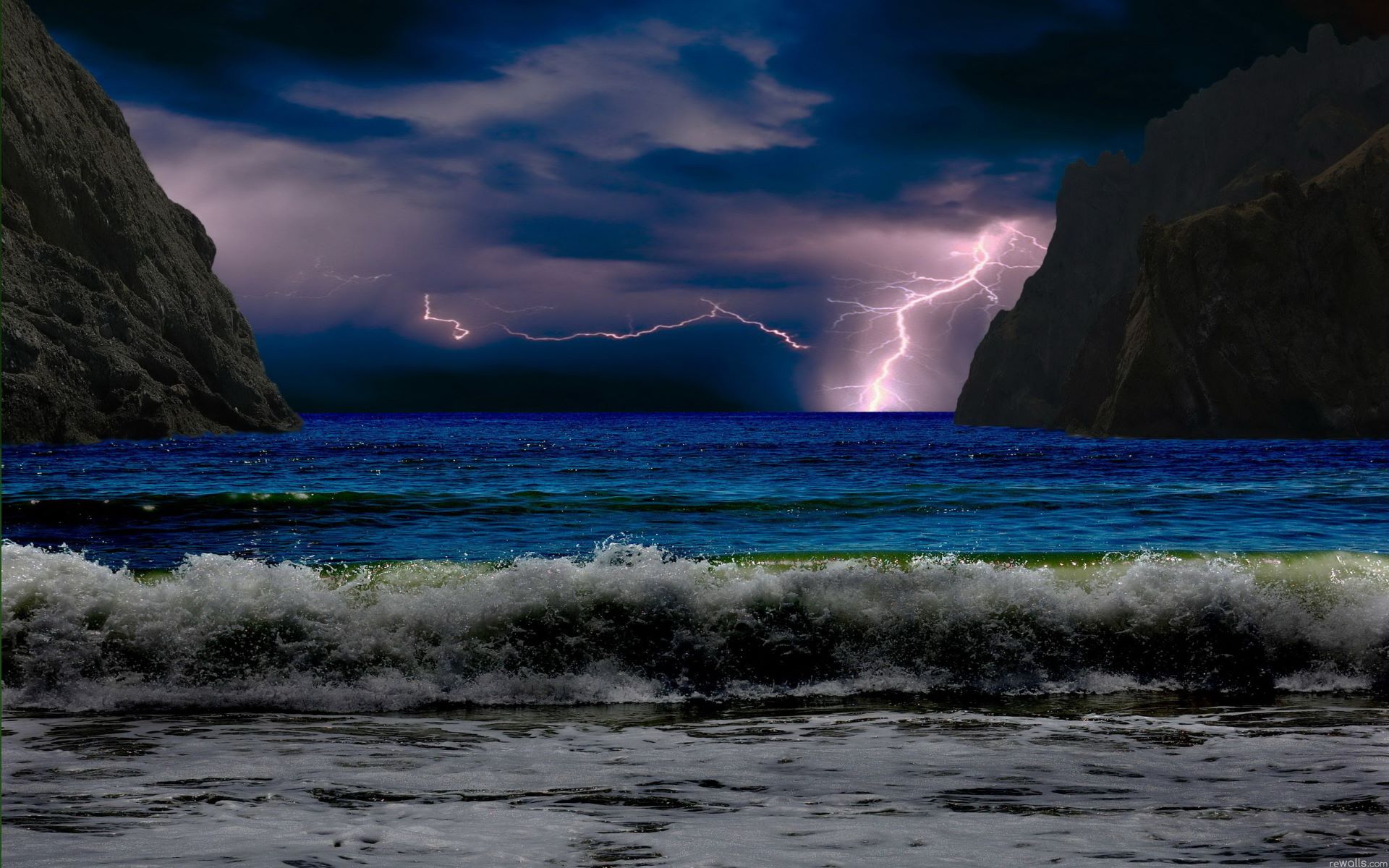 Бесплатное фото Молния над морем
