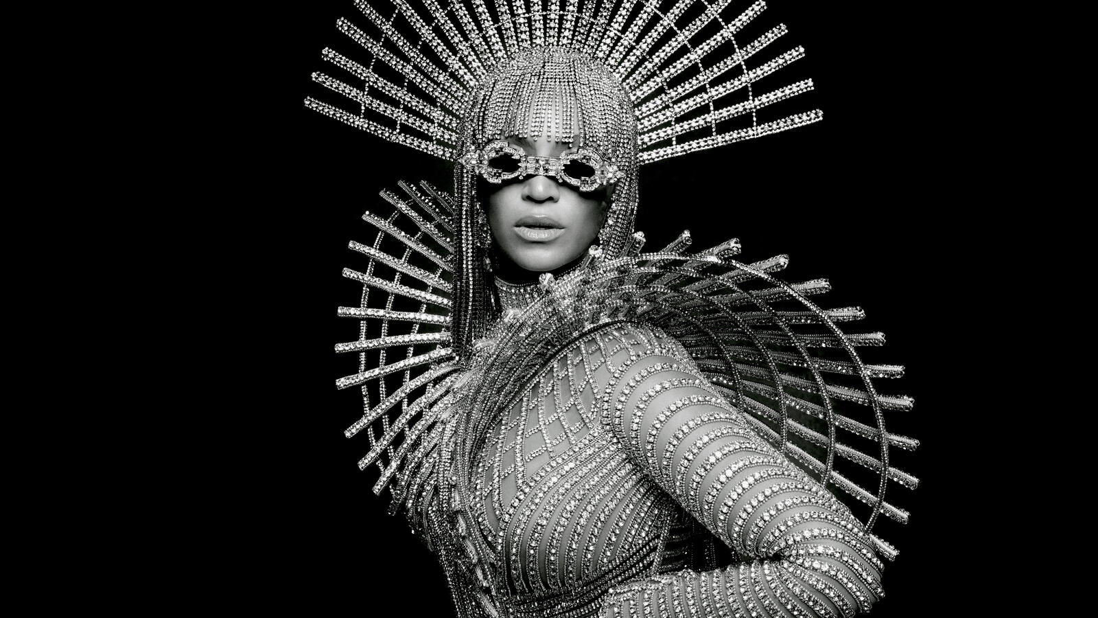 Free photo Beyonce the queen of diamonds