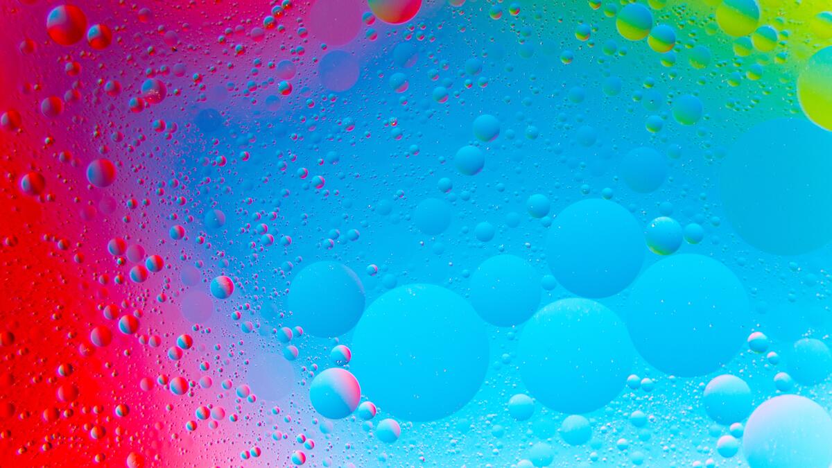 Цветная жидкость с пузырями