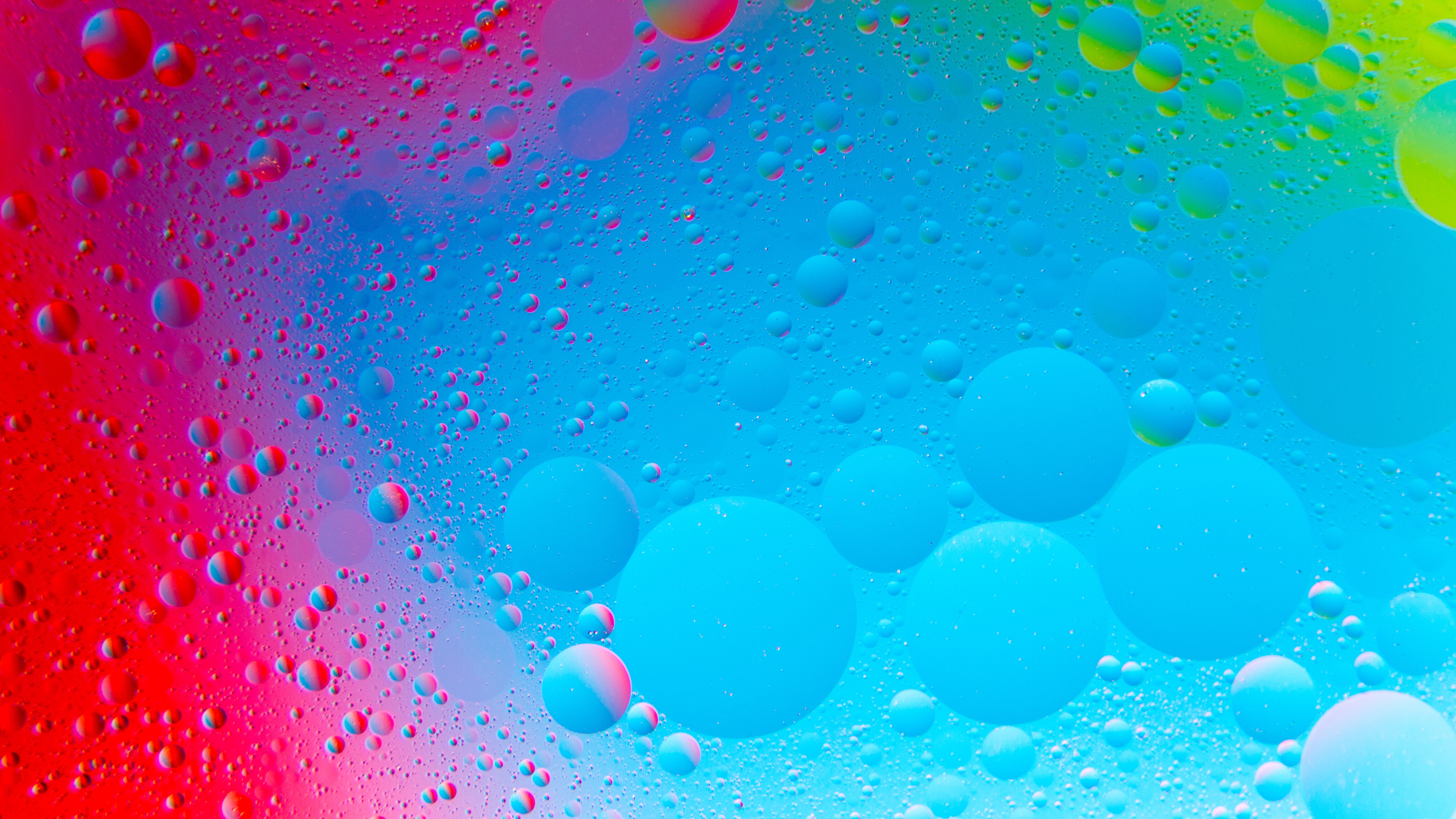 Цветная жидкость с пузырями