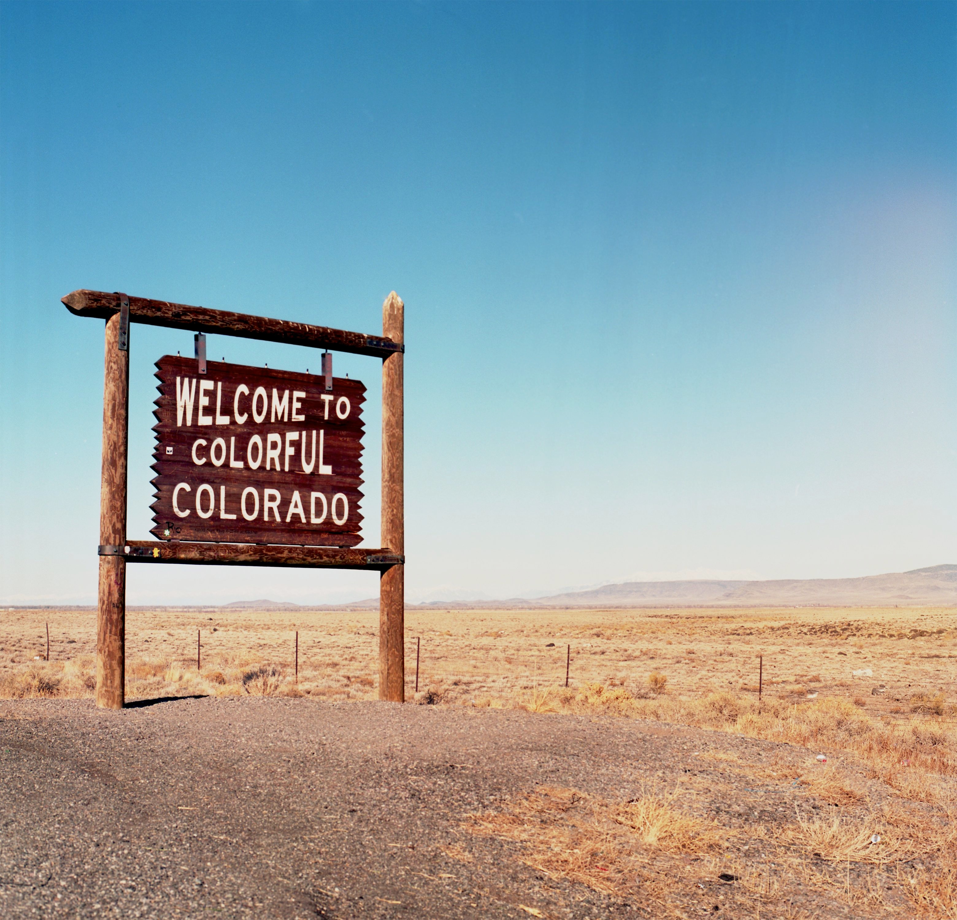 A welcome sign to Colorado