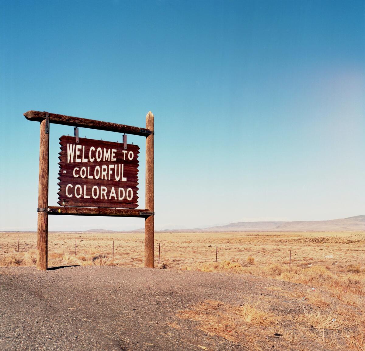 A welcome sign to Colorado