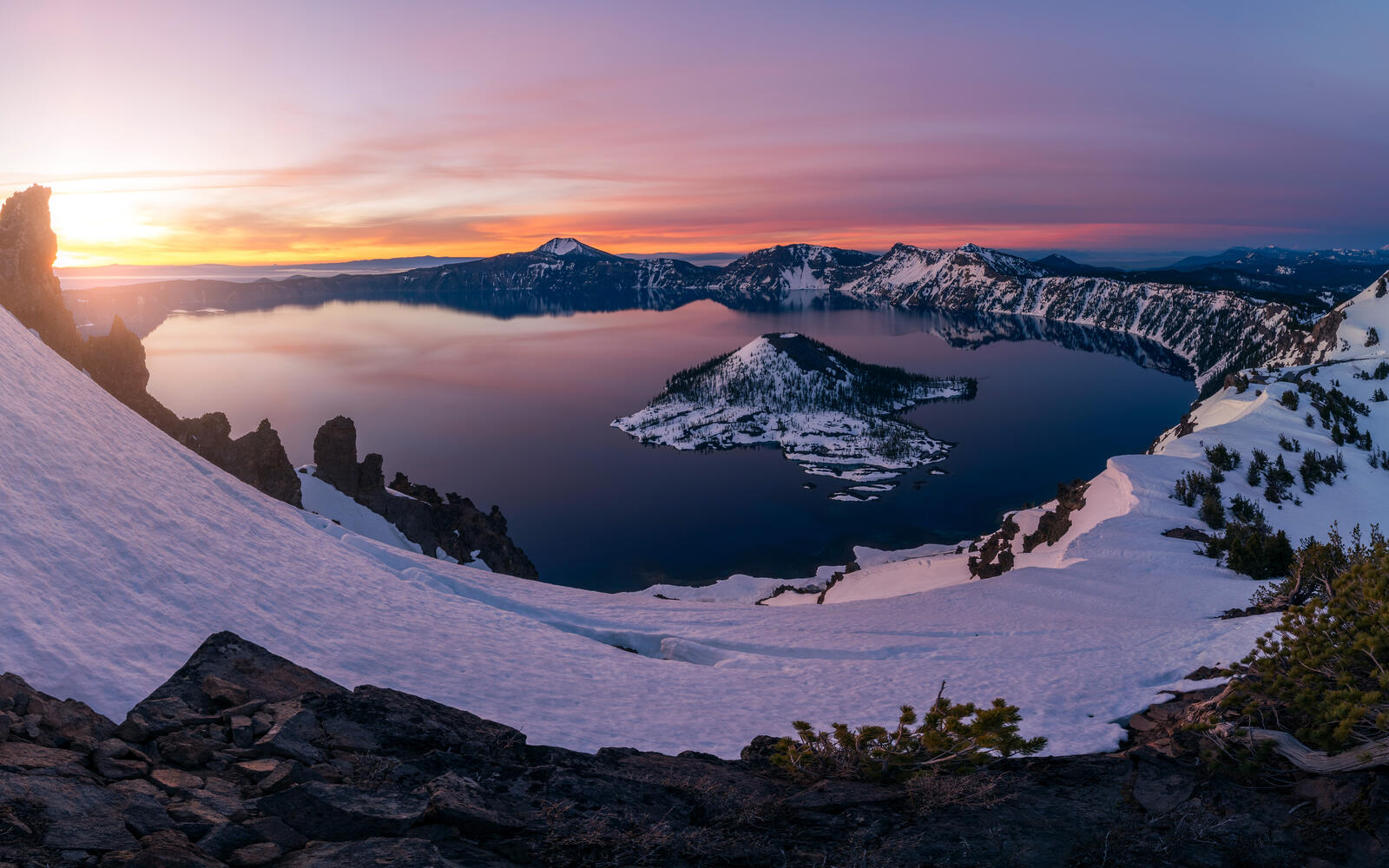 免费照片冬季冰岛火山口的一个湖泊