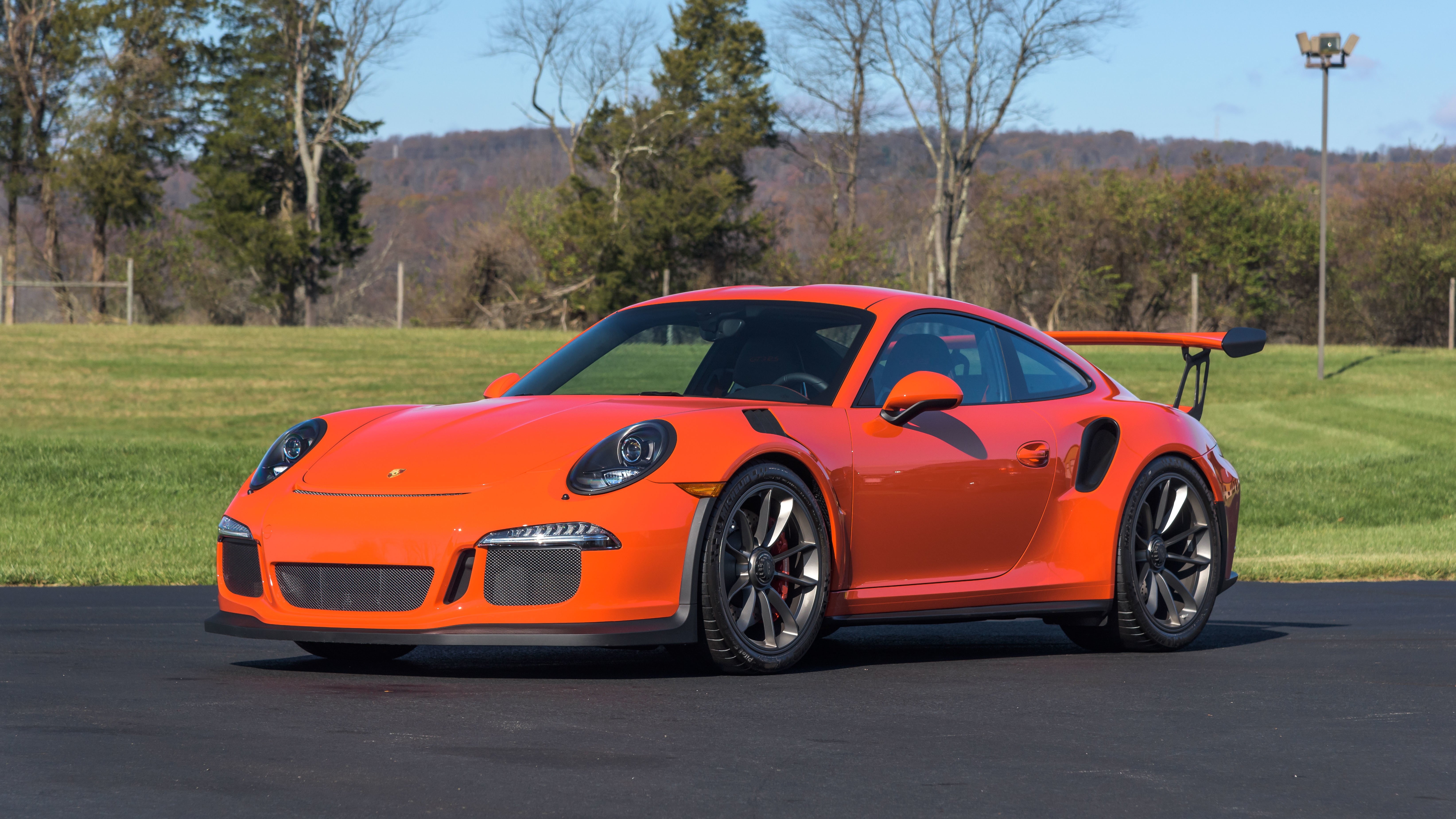 Porsche 911 GT3 RS in orange.