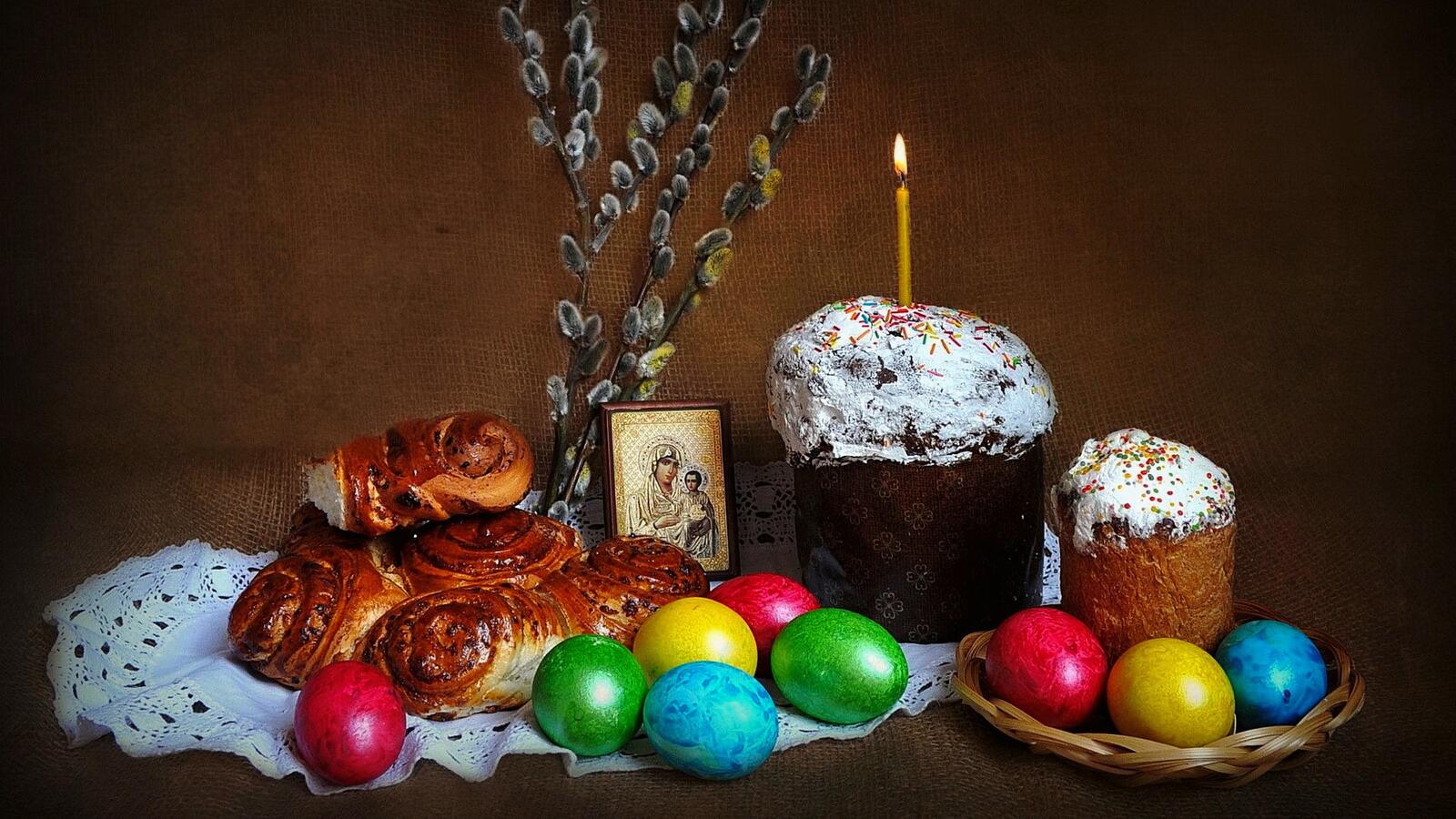 Free photo Festive Easter table with baked goods and eggs