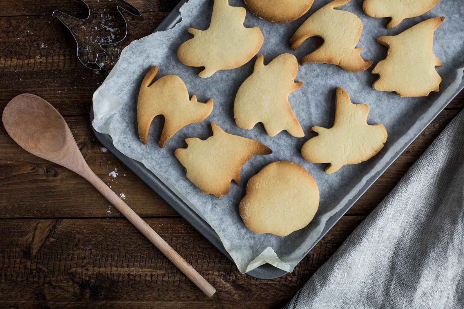 Free photo Baked ghost cookies