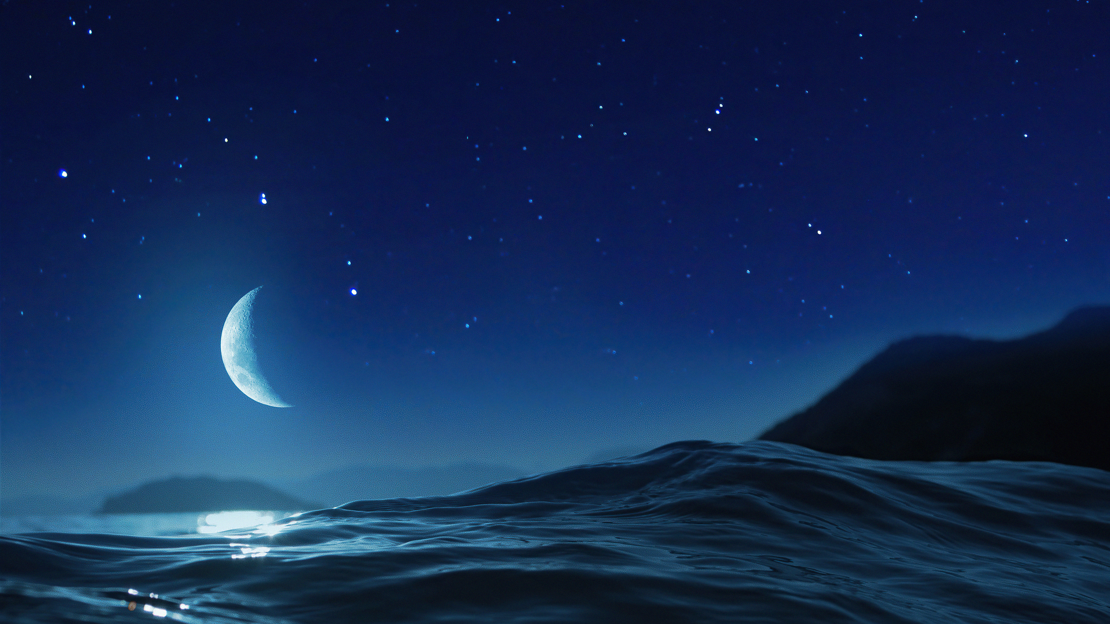 桌面上的壁纸月亮 晚上 海