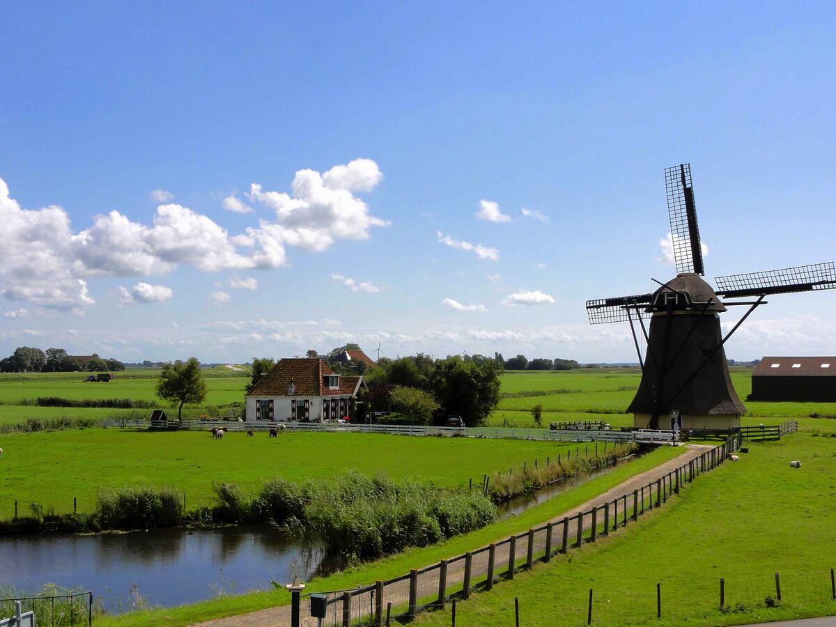 Picture of a big old mill on a farm in the Netherlands