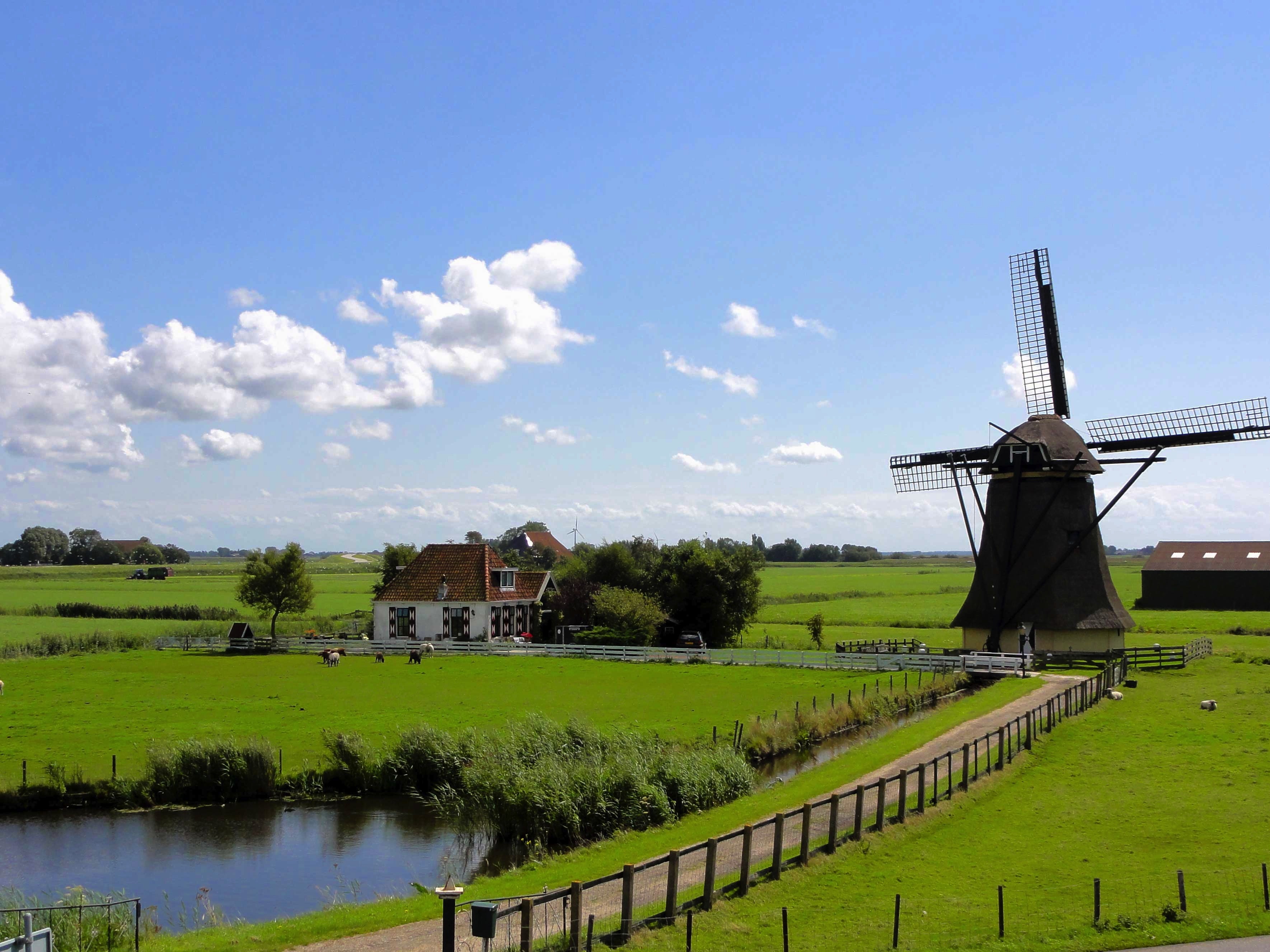 Free photo Picture of a big old mill on a farm in the Netherlands