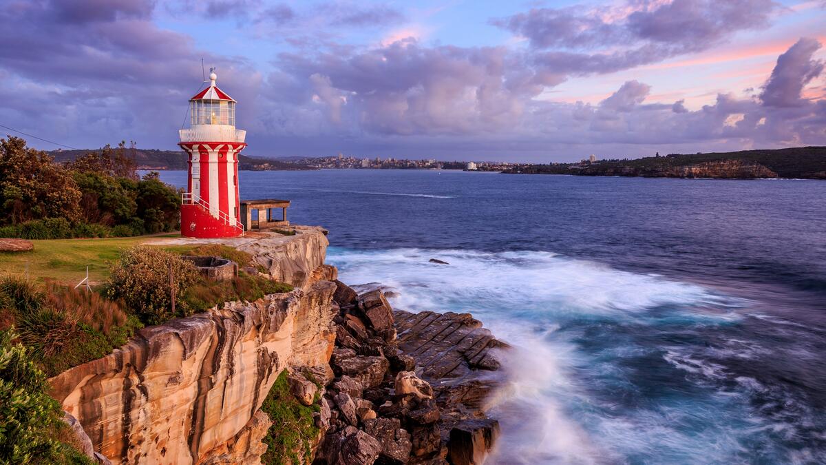 Lighthouse in Sydney on the bluff of a mountain