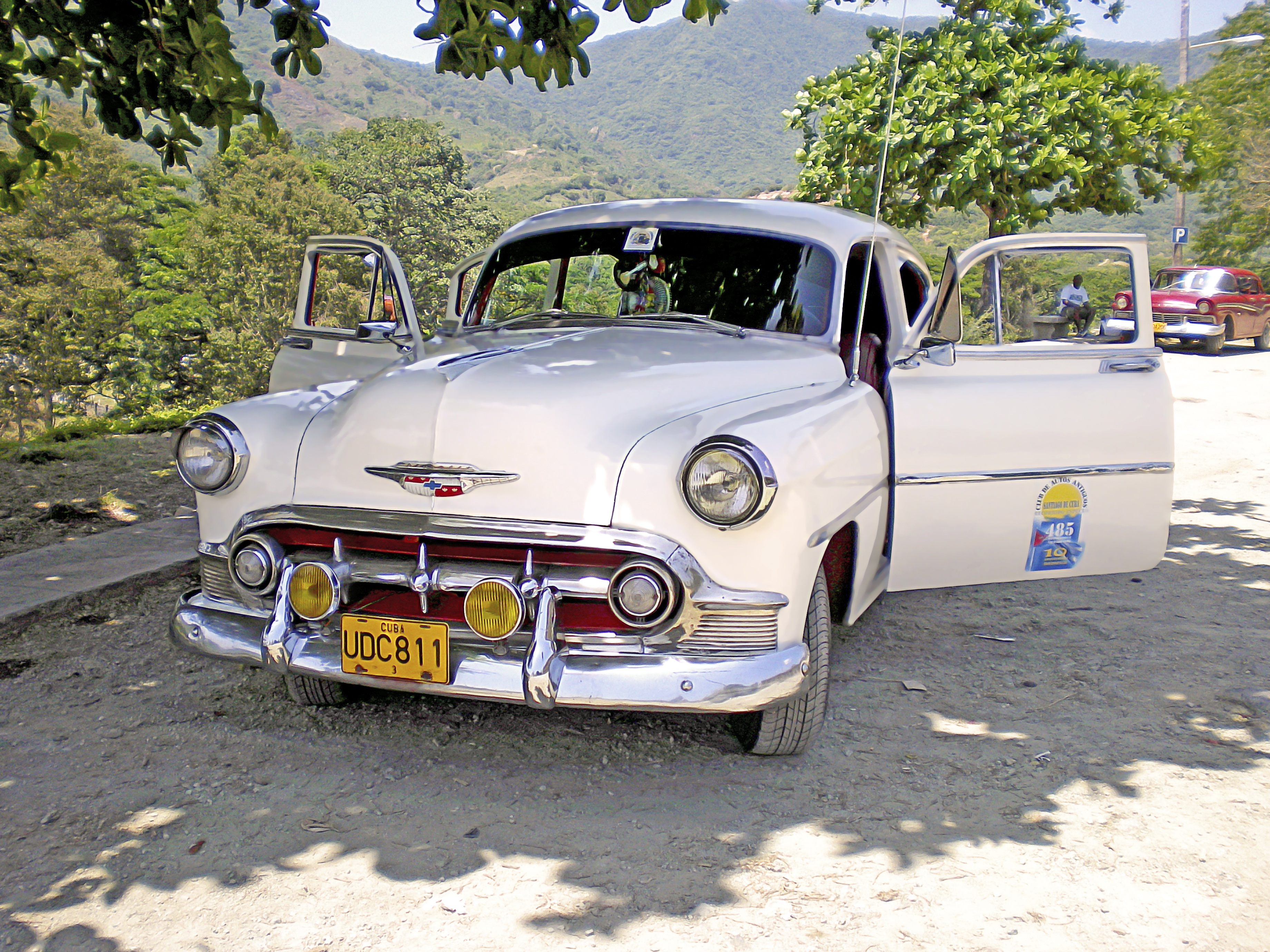 Free photo A Chevrolet retro car in Cuba.