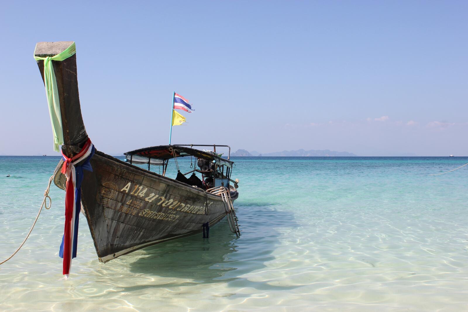 Бесплатное фото Катер в Тайланде на берегу моря