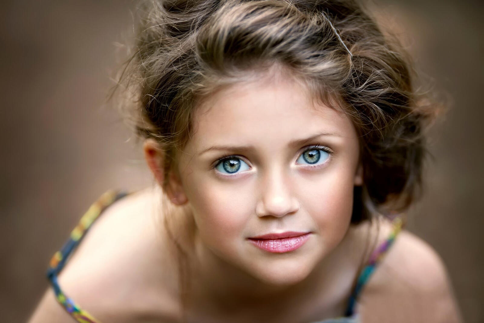 Free photo A young girl with beautiful eyes