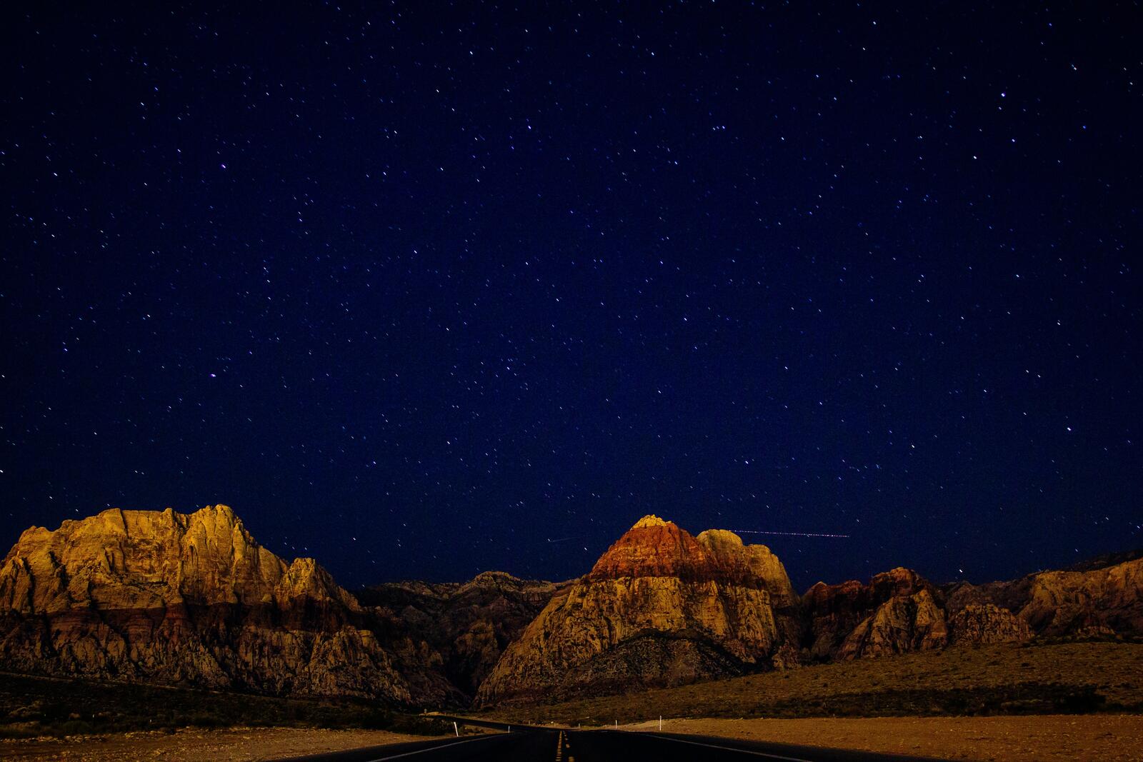 Free photo Starry night sky in the mountains