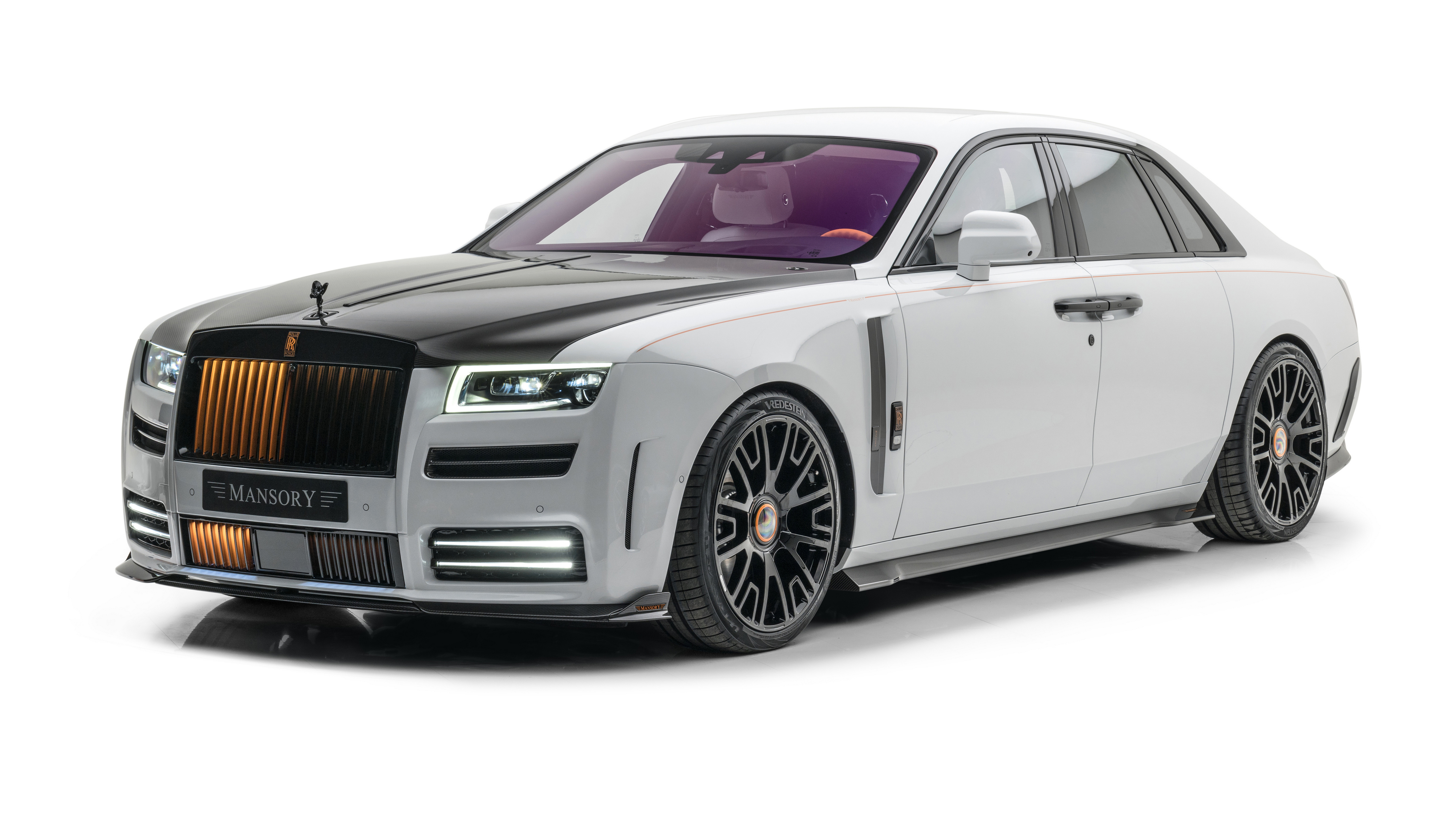 Фото Mansory, Rolls Royce Ghost, 2021, тюнинг, фешенебельный автомобиль, серебристая машина, белый фон, машины - бесплатные картинки на Fonwall