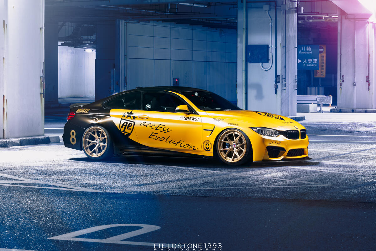 Желто-черная BMW M4