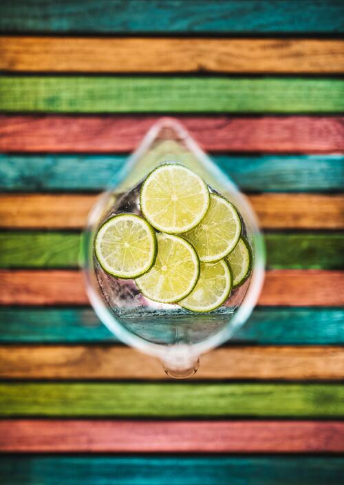 Lime sliced over ice