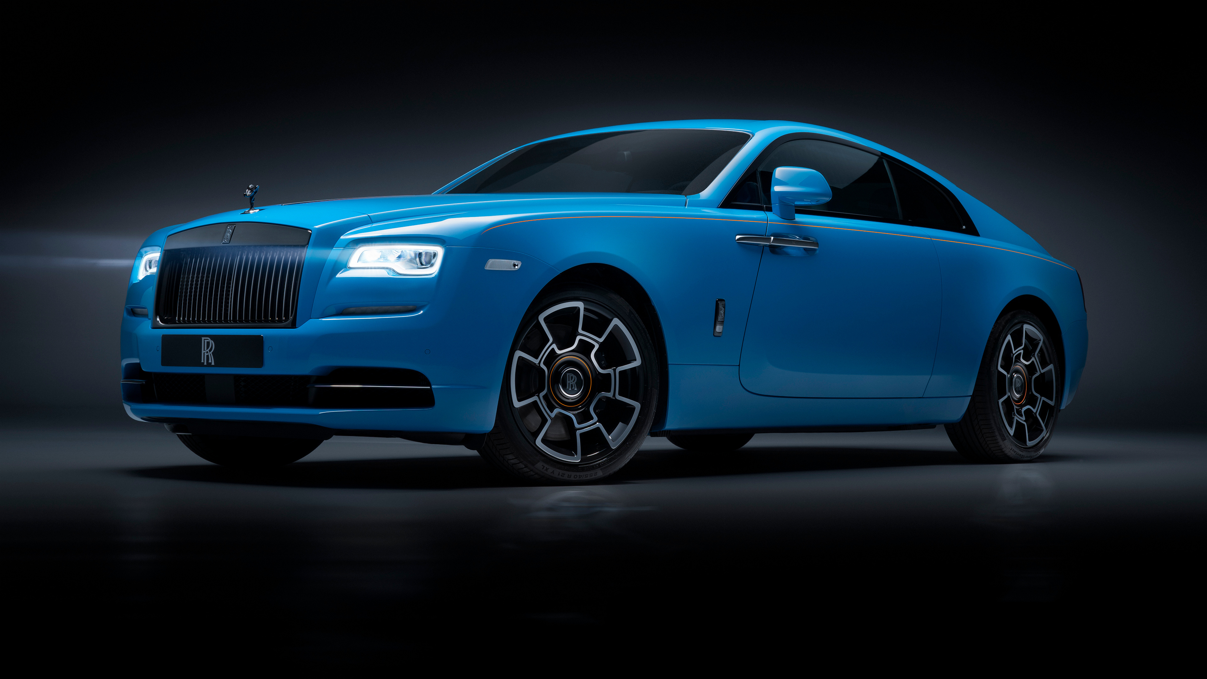 Rolls-Royce Wraith Black Badge 2019 года в голубом цвете
