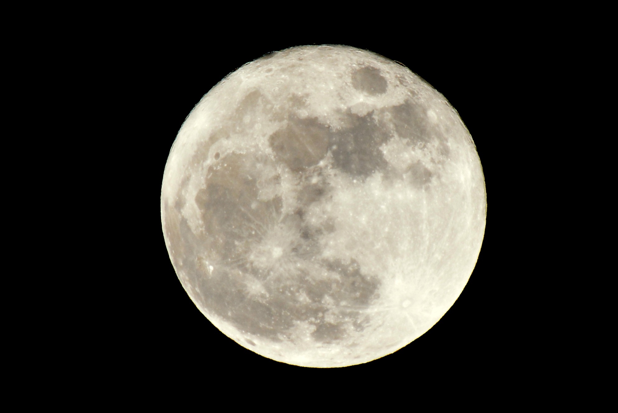 免费照片黑色天空中的满月