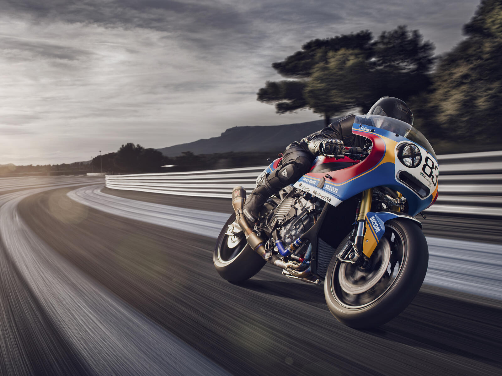 Бесплатное фото Спортивный мотоцикл BMW s 1000 rr в движении