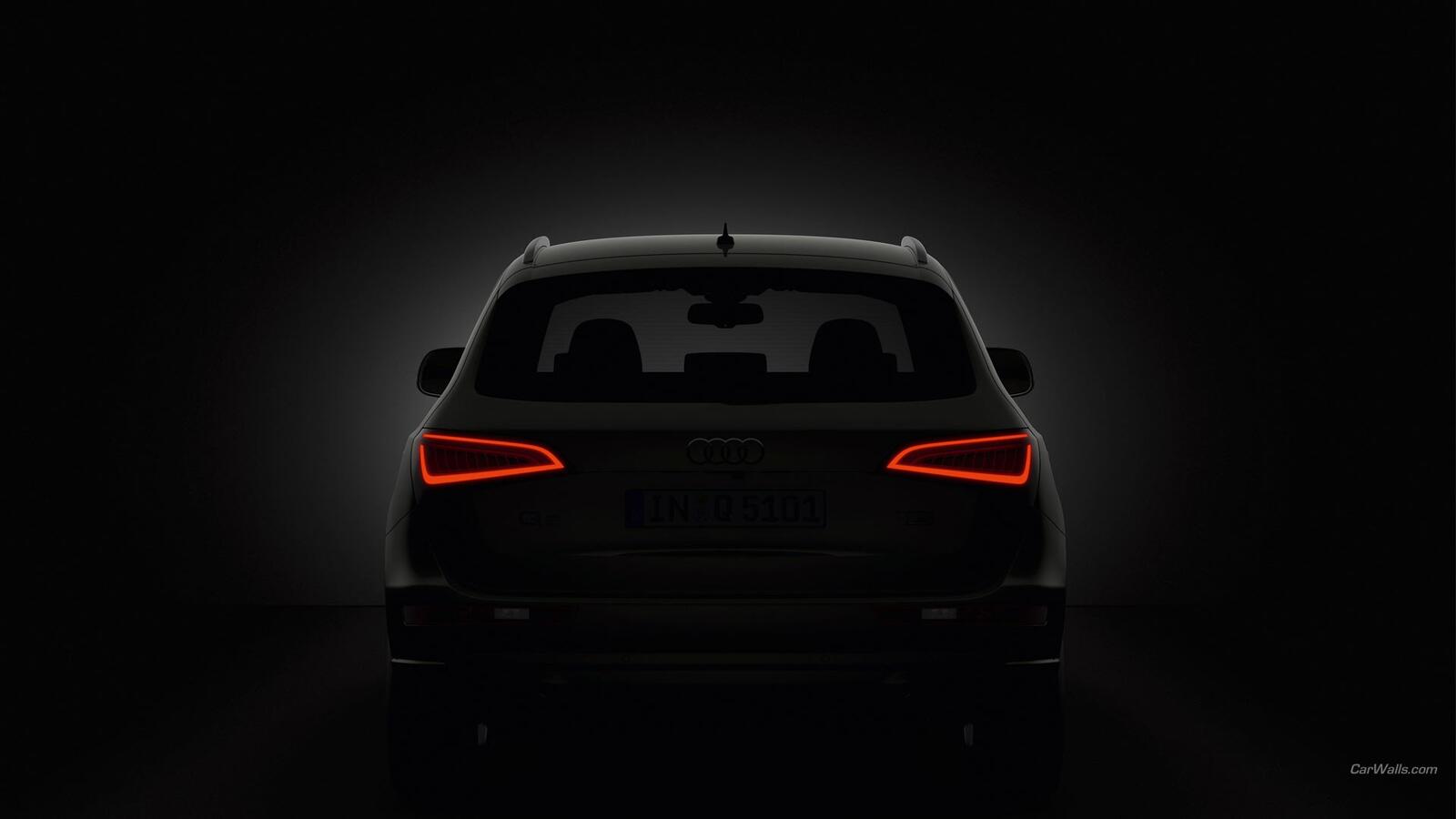 Бесплатное фото Задняя оптика Audi Q5 во тьме
