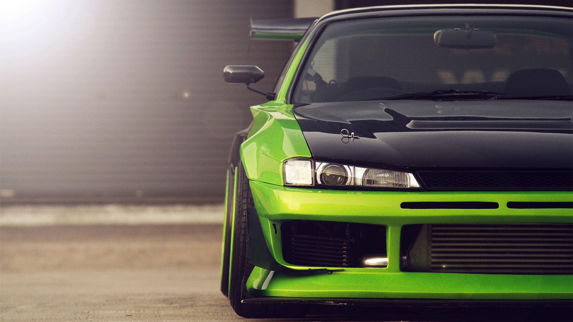 Бесплатное фото Ярко-зеленый Nissan Silvia