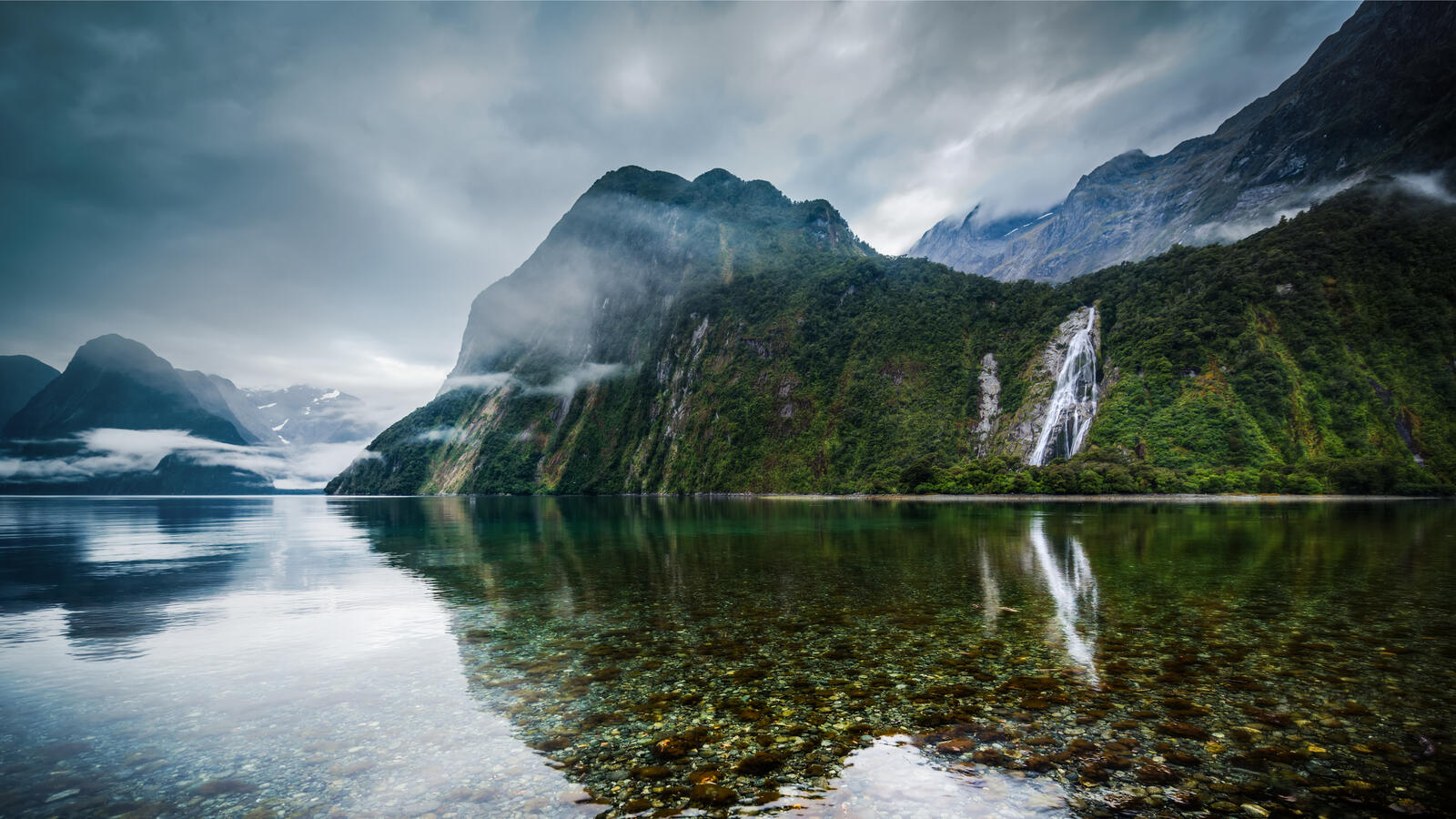 Бесплатное фото Кристально чистая вода у берегов Новой Зеландии