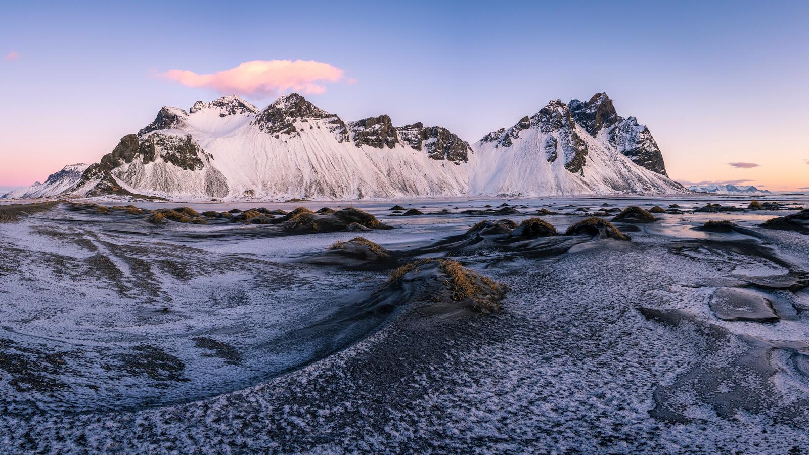 Free photo First snow appears off the coast of vestrahorn