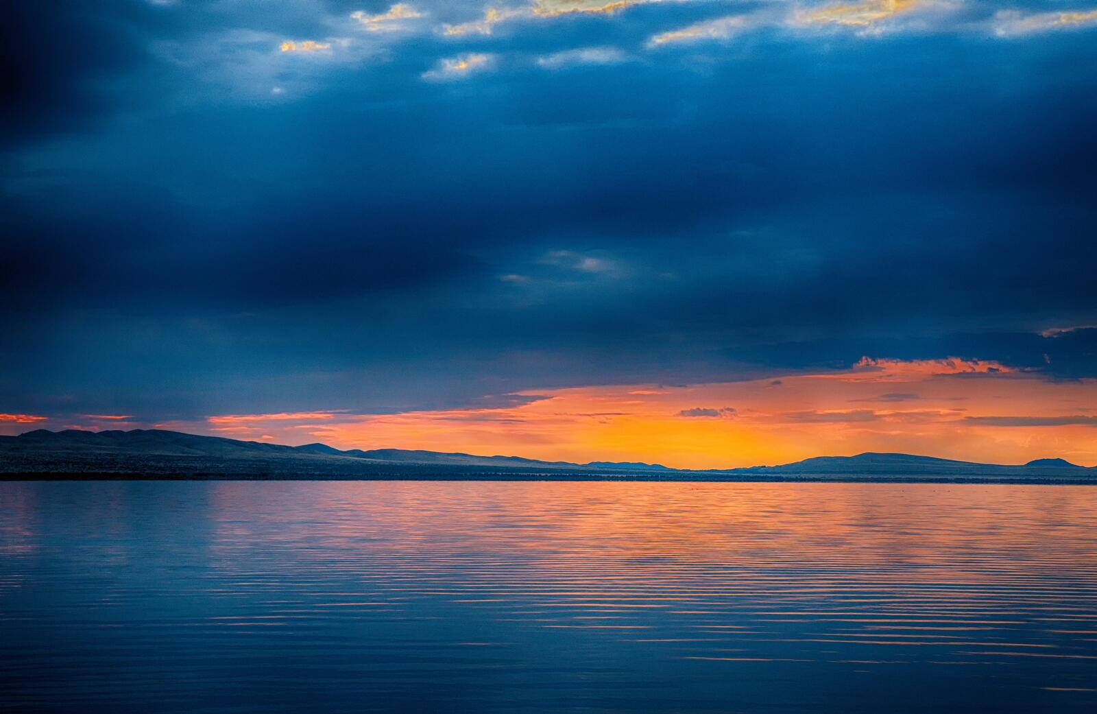 Free photo Dawn on lake shira