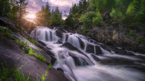 Красивый водопад в Норвегии