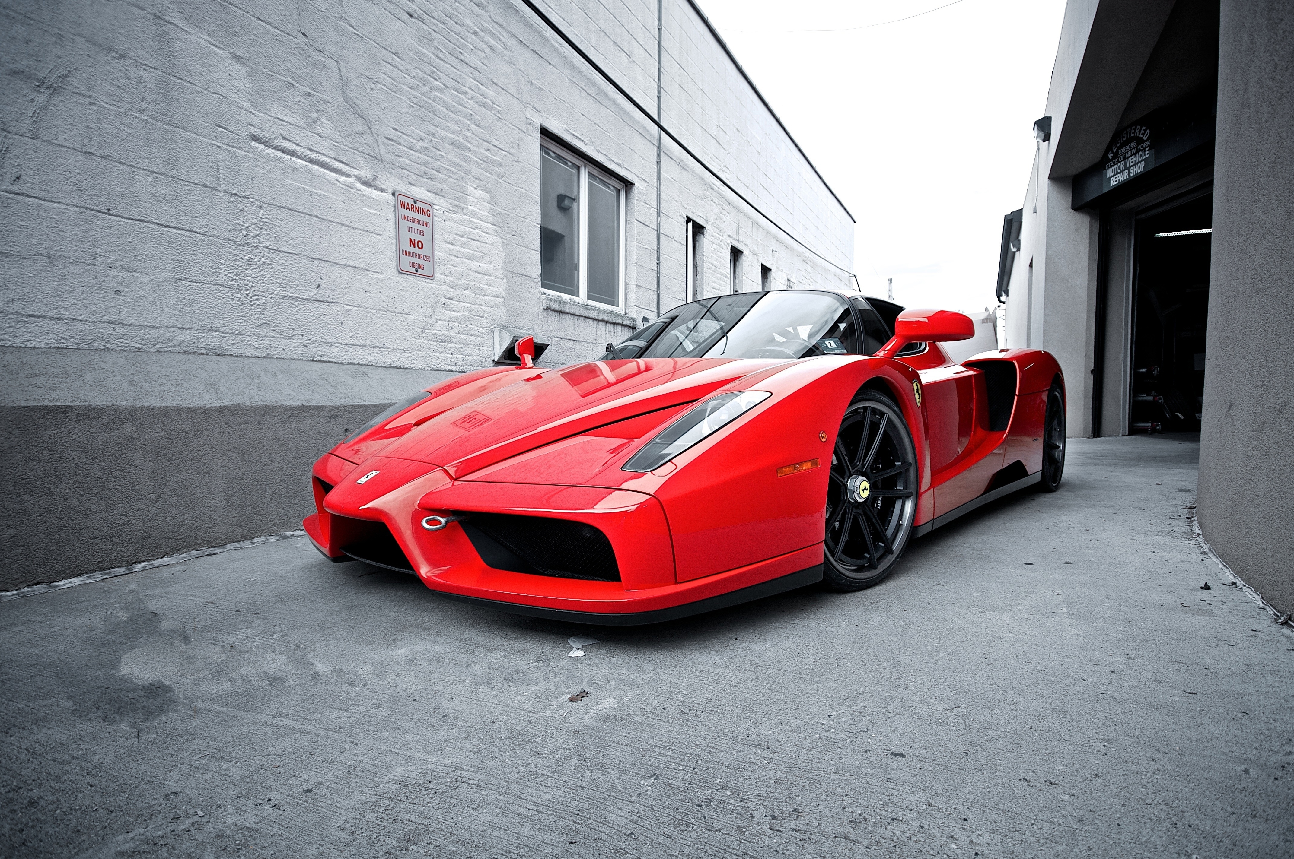 Бесплатное фото Красная Ferrari Enzo