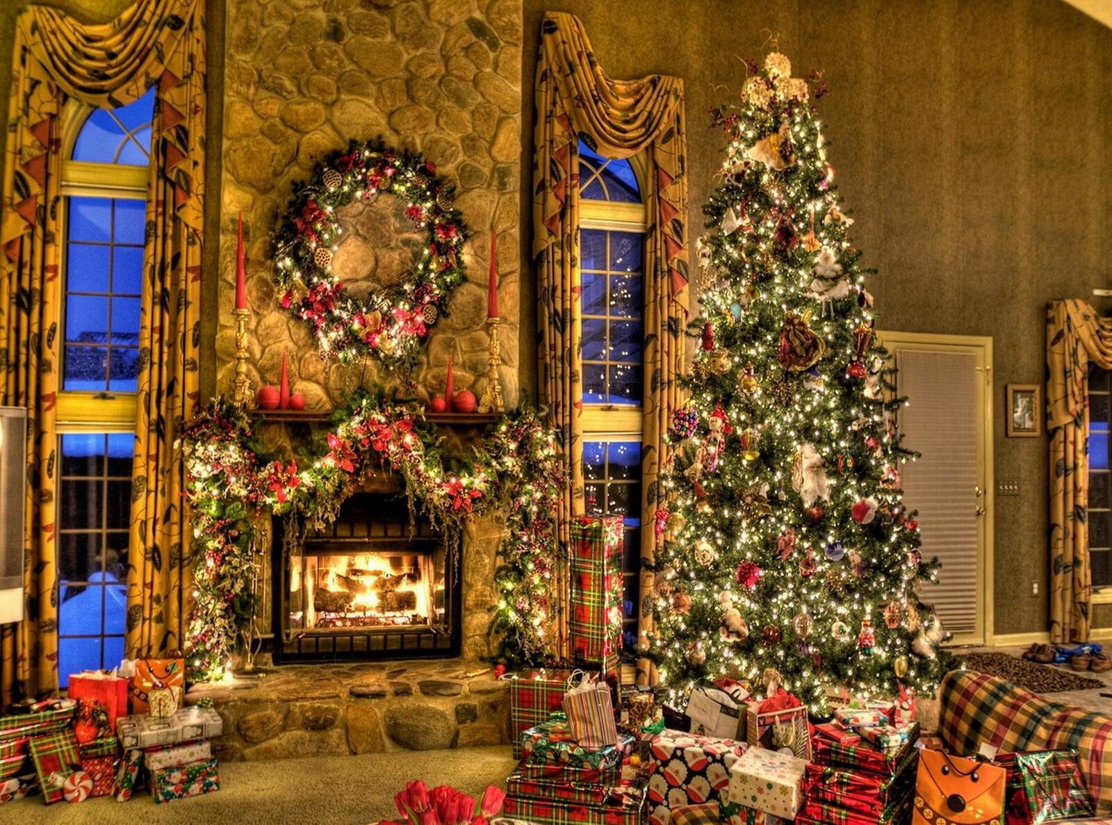 Бесплатное фото Большая куча подарков под новогодней елкой