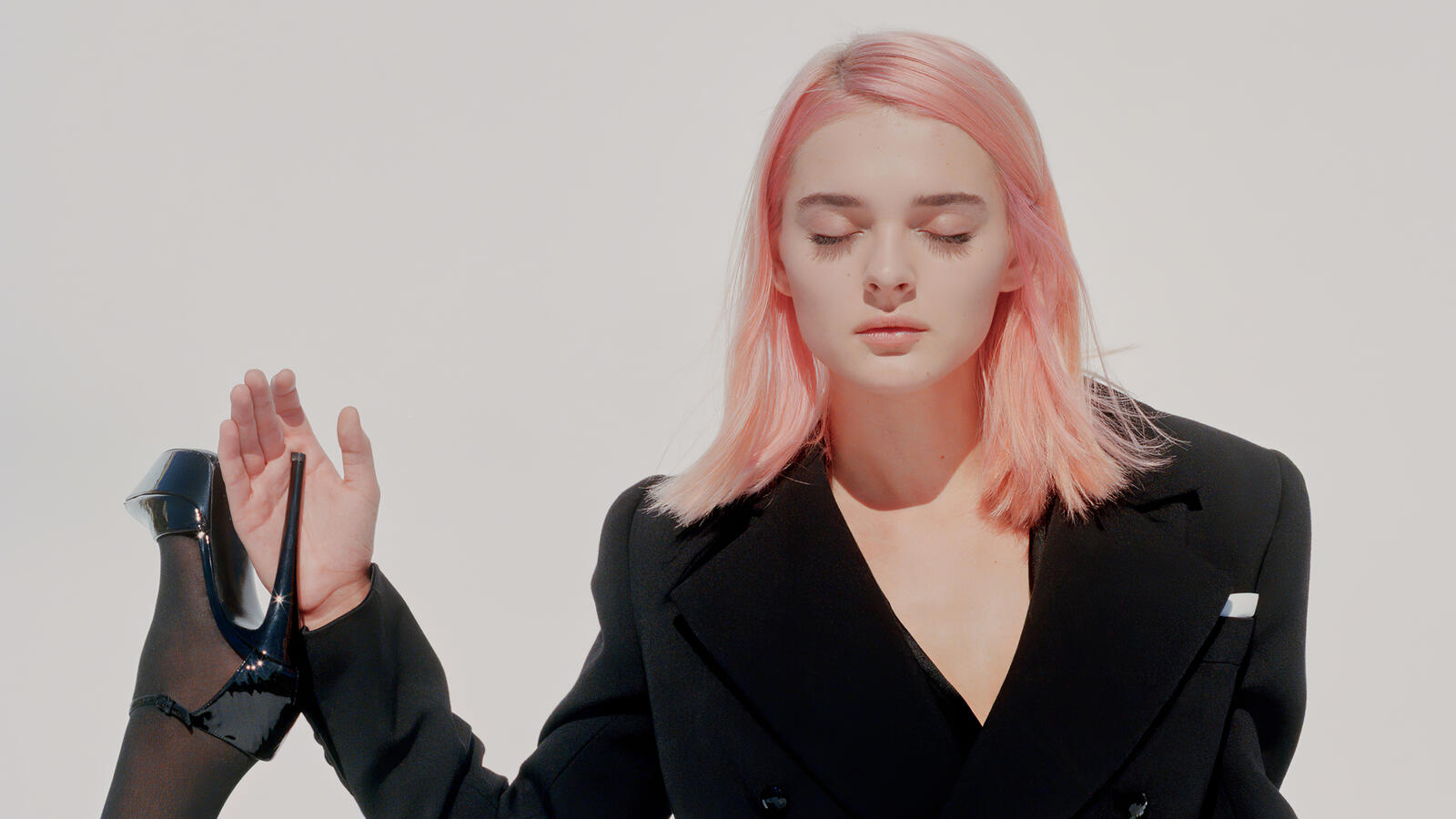 Free photo Charlotte Lawrence with pink hair