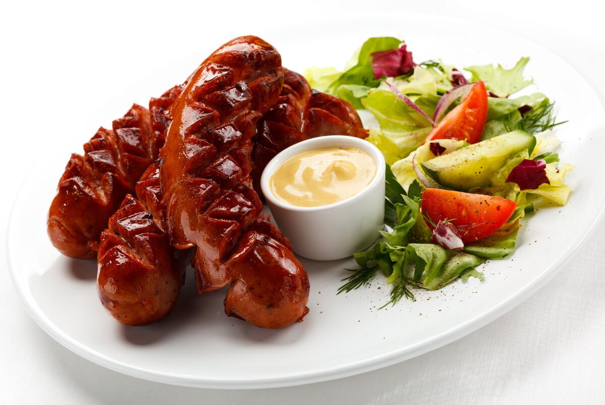 Barbecue sausage and salad