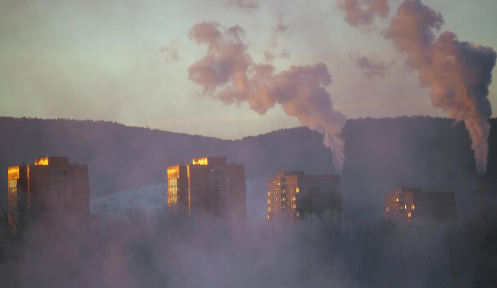 Бесплатное фото Экологическая проблема в Красноярске  ранним утром