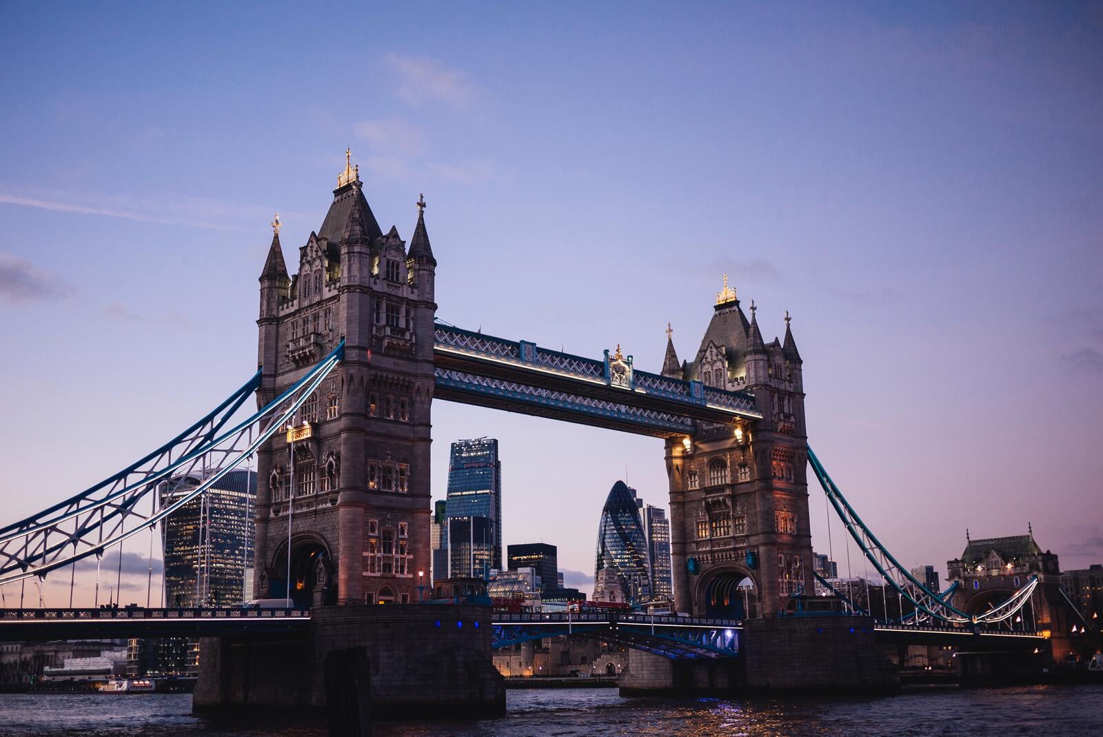 Бесплатное фото Большой старинный мост в Лондоне