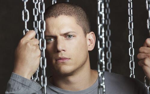 Wentworth Miller holds on to the chains