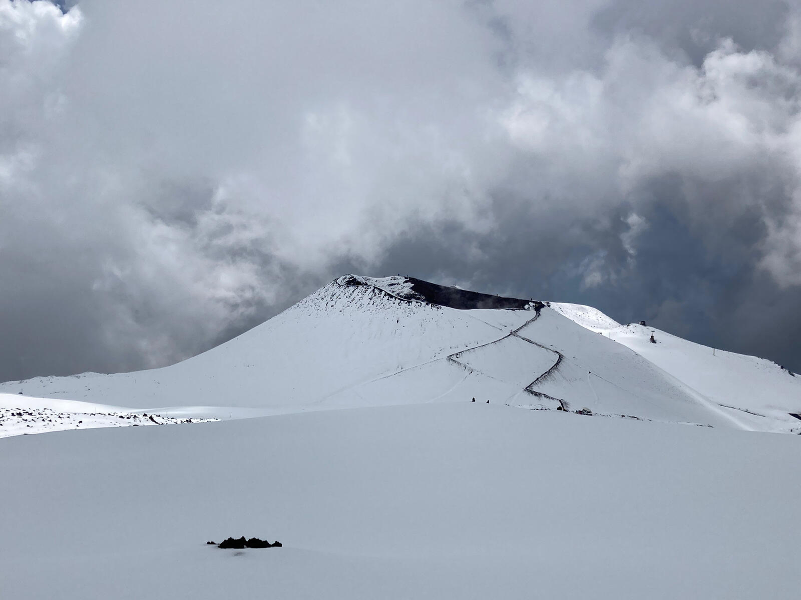 Free photo A volcano covered with snow