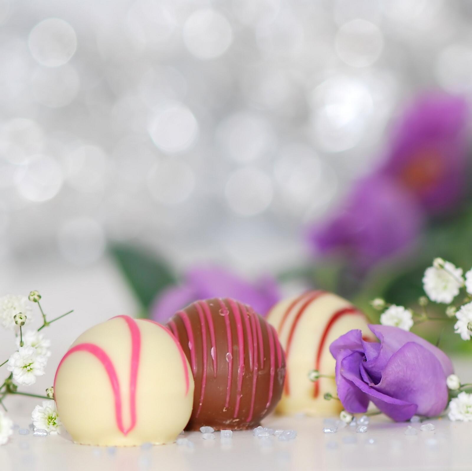 Бесплатное фото Шоколадные конфеты с трюфелем крупным планом